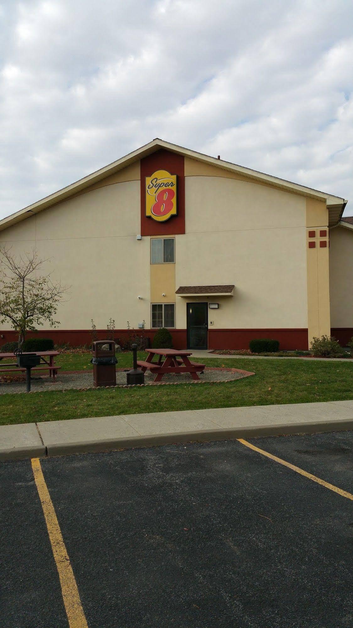 Super 8 By Wyndham Cobleskill Ny Buitenkant foto