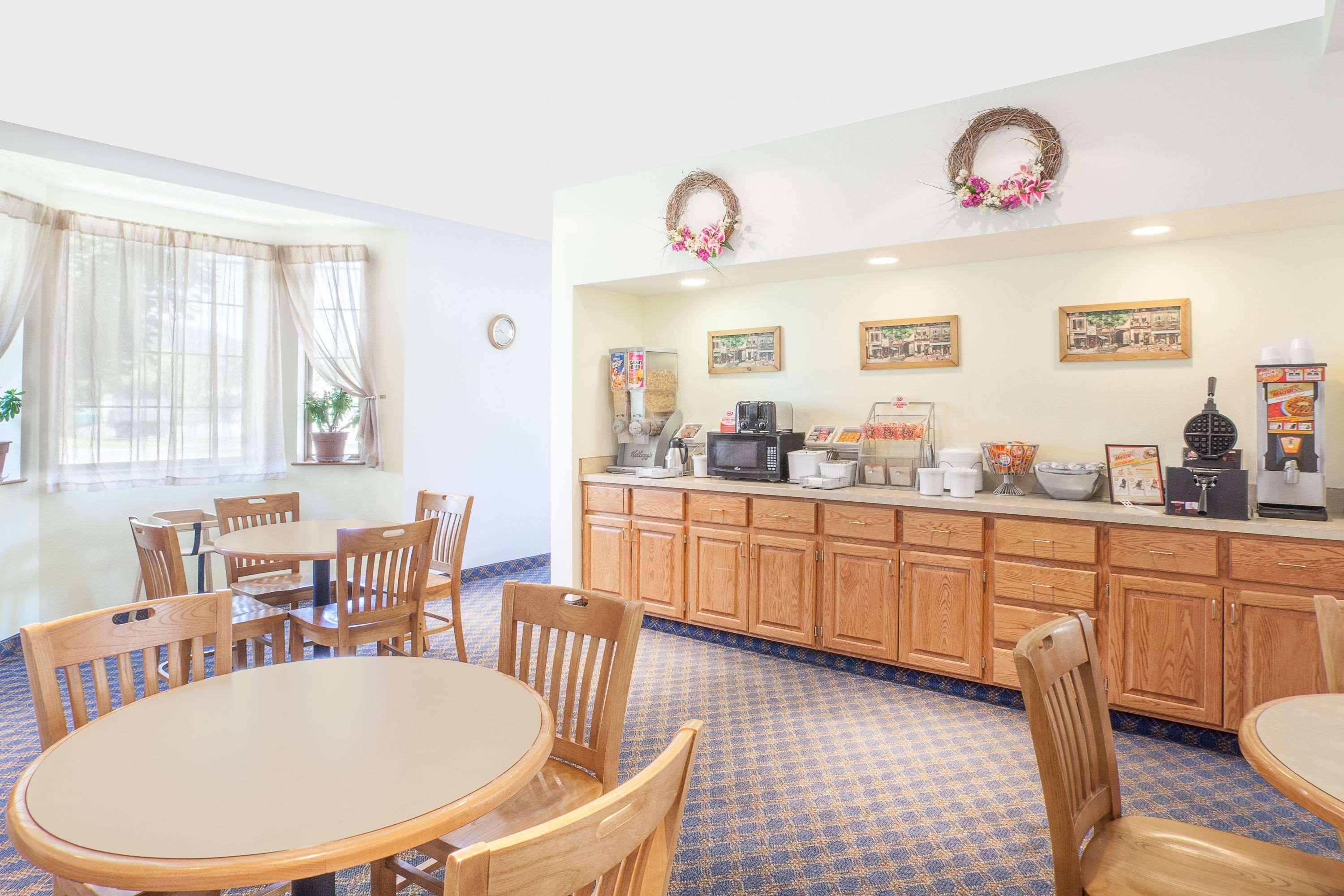 Super 8 By Wyndham Cobleskill Ny Buitenkant foto