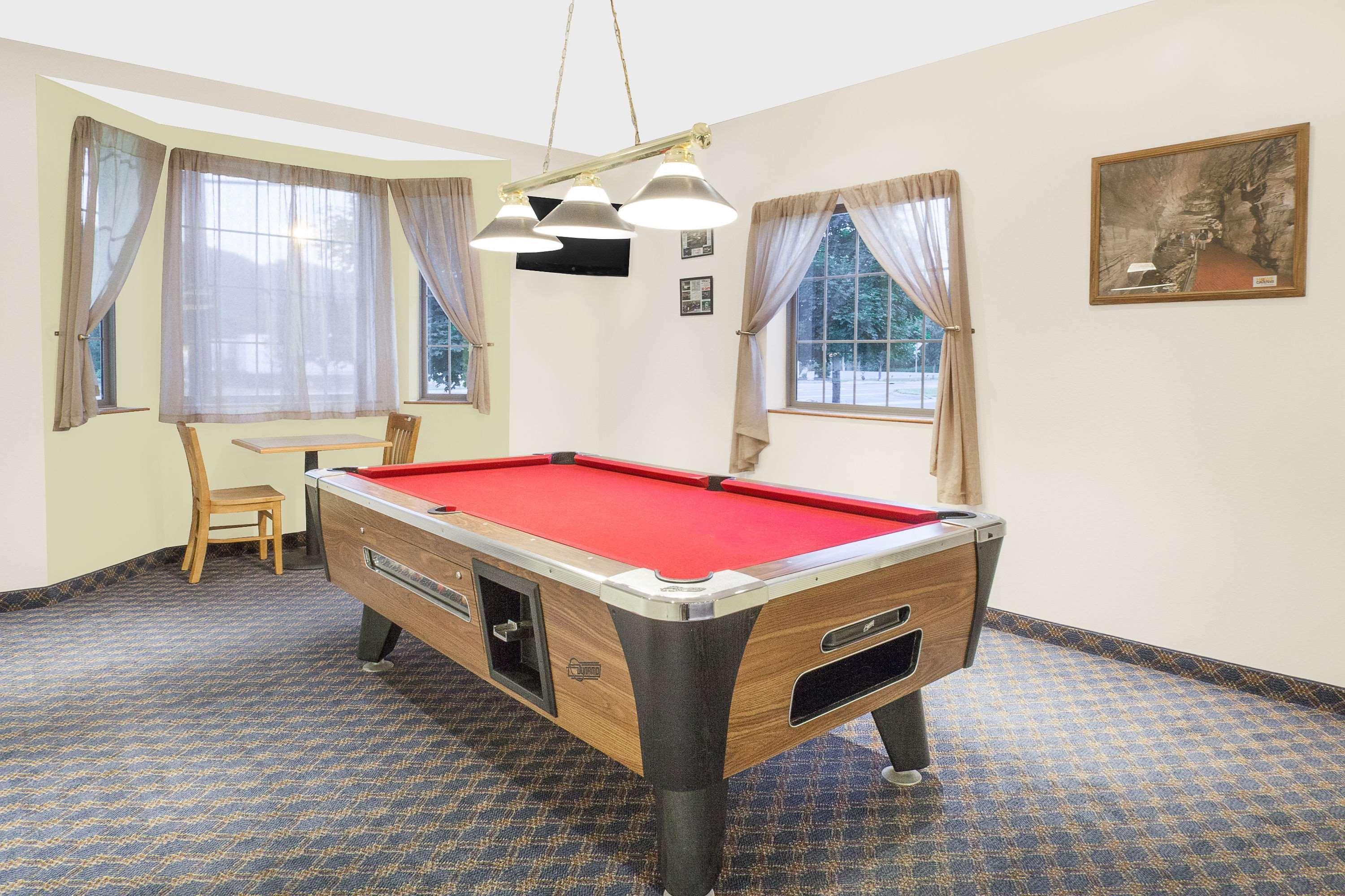 Super 8 By Wyndham Cobleskill Ny Buitenkant foto