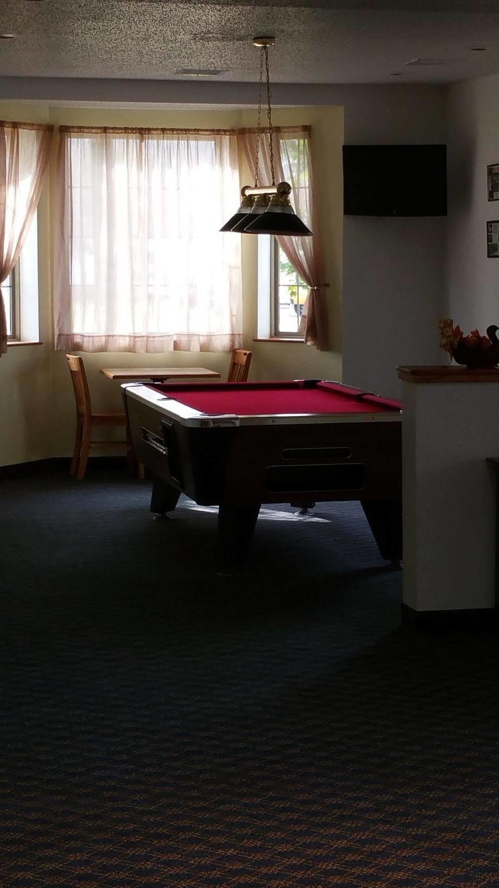 Super 8 By Wyndham Cobleskill Ny Buitenkant foto
