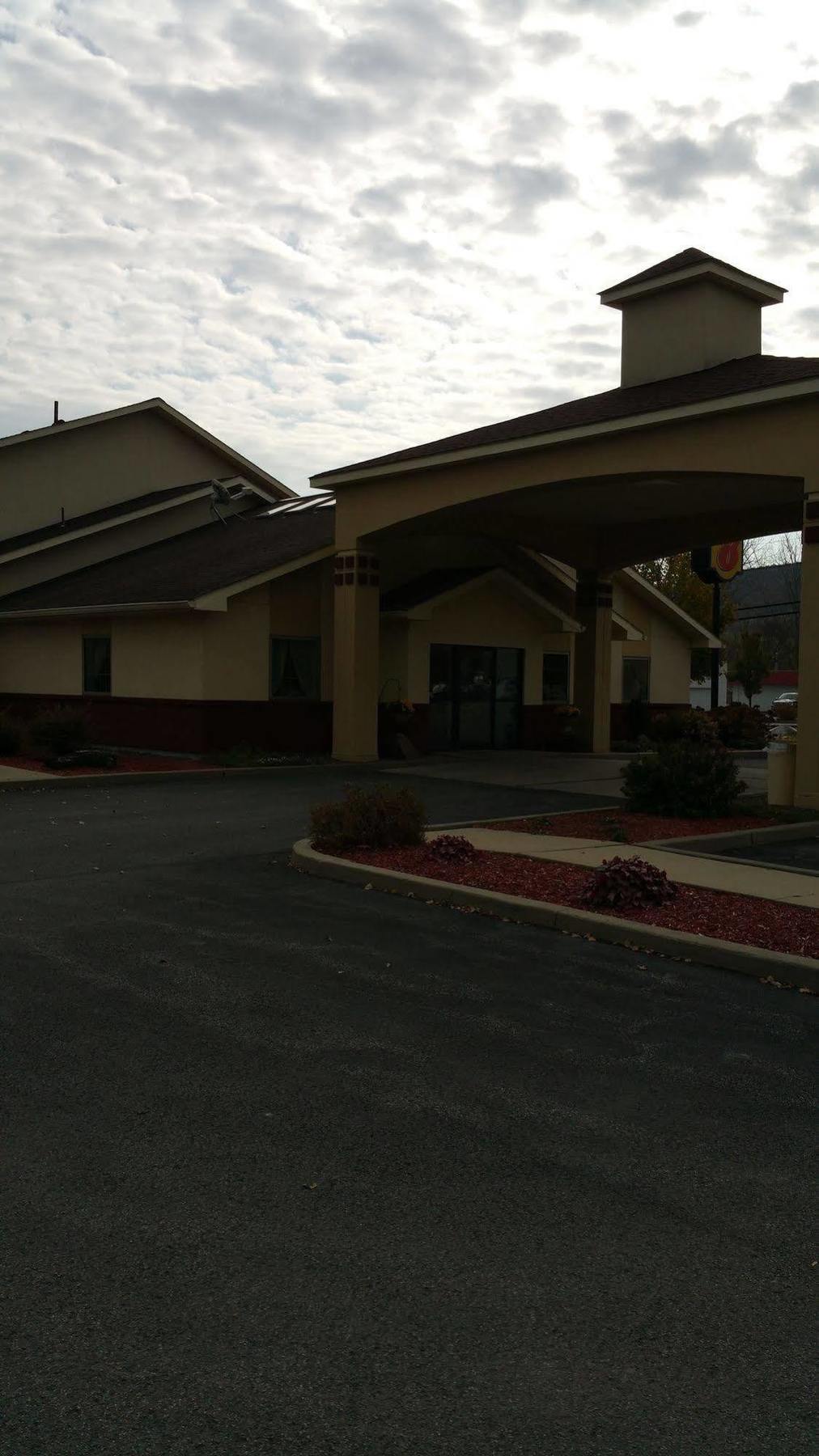 Super 8 By Wyndham Cobleskill Ny Buitenkant foto