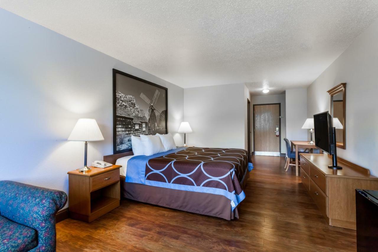 Super 8 By Wyndham Cobleskill Ny Buitenkant foto